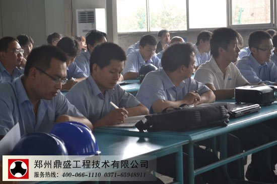 鼎盛培訓(xùn)員工認(rèn)真做筆記