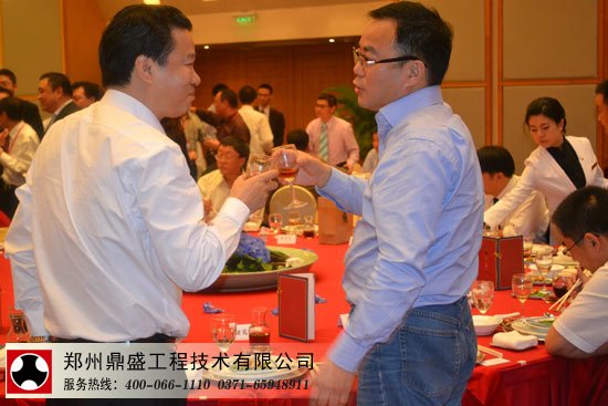 浙商大會(huì)鄭州鼎盛盧洪波忘我工作
