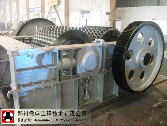 大型液壓雙齒輥破碎機(jī)2PGC1200x1200