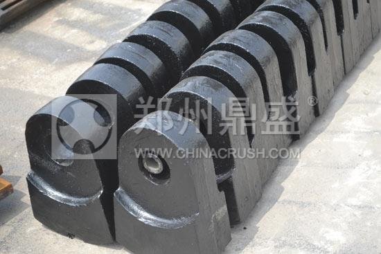 鄭州鼎盛生產(chǎn)的大金牙破碎機(jī)錘頭